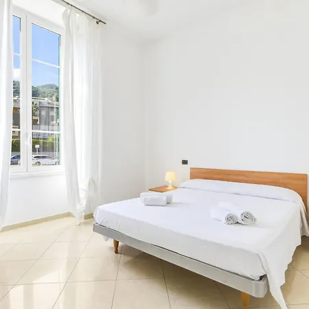 Hostdomus - Emma - Zoe E Ascanio * Alassio